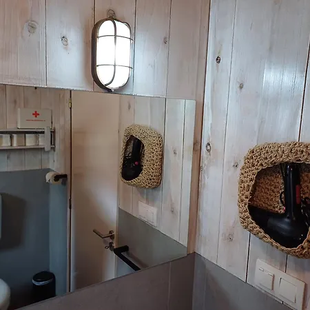 Gospodarstwo wiejskie A Barraka: Rent Your In Flores! *