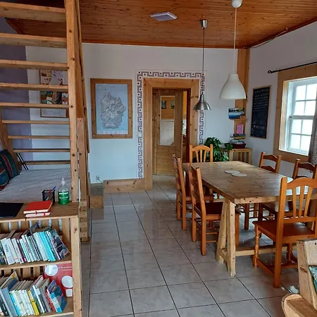 A Barraka: Rent Your In Flores! * Lajes das Flores