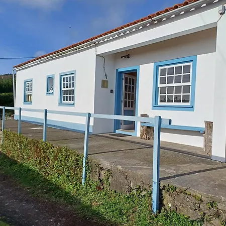 乡村民宿 A Barraka: Rent Your In Flores! Lajes das Flores