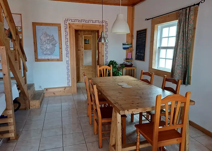 A Barraka: Rent Your In Flores! Casa rural Lajes das Flores