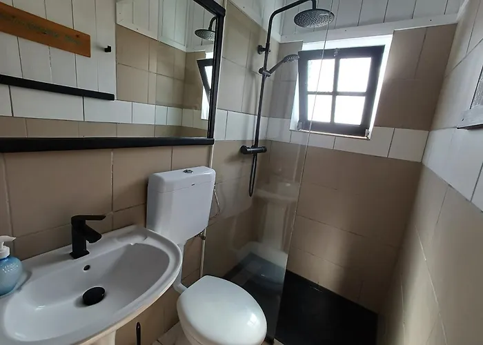 A Barraka: Rent Your In Flores! * Lajes das Flores